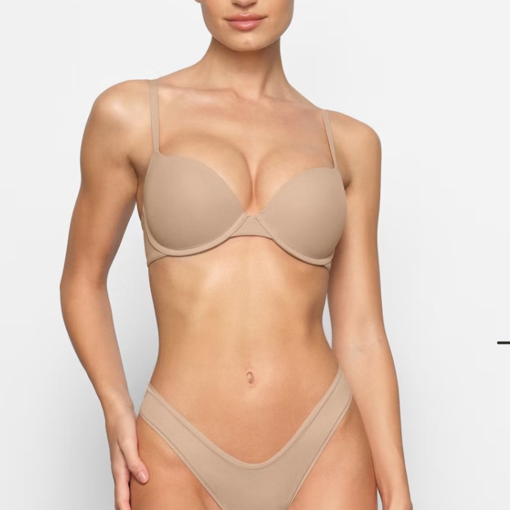 SKIMS fits everyone Demi push up bra 32DD
